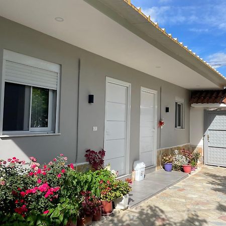 בראט Guest House Luli Strumi מראה חיצוני תמונה