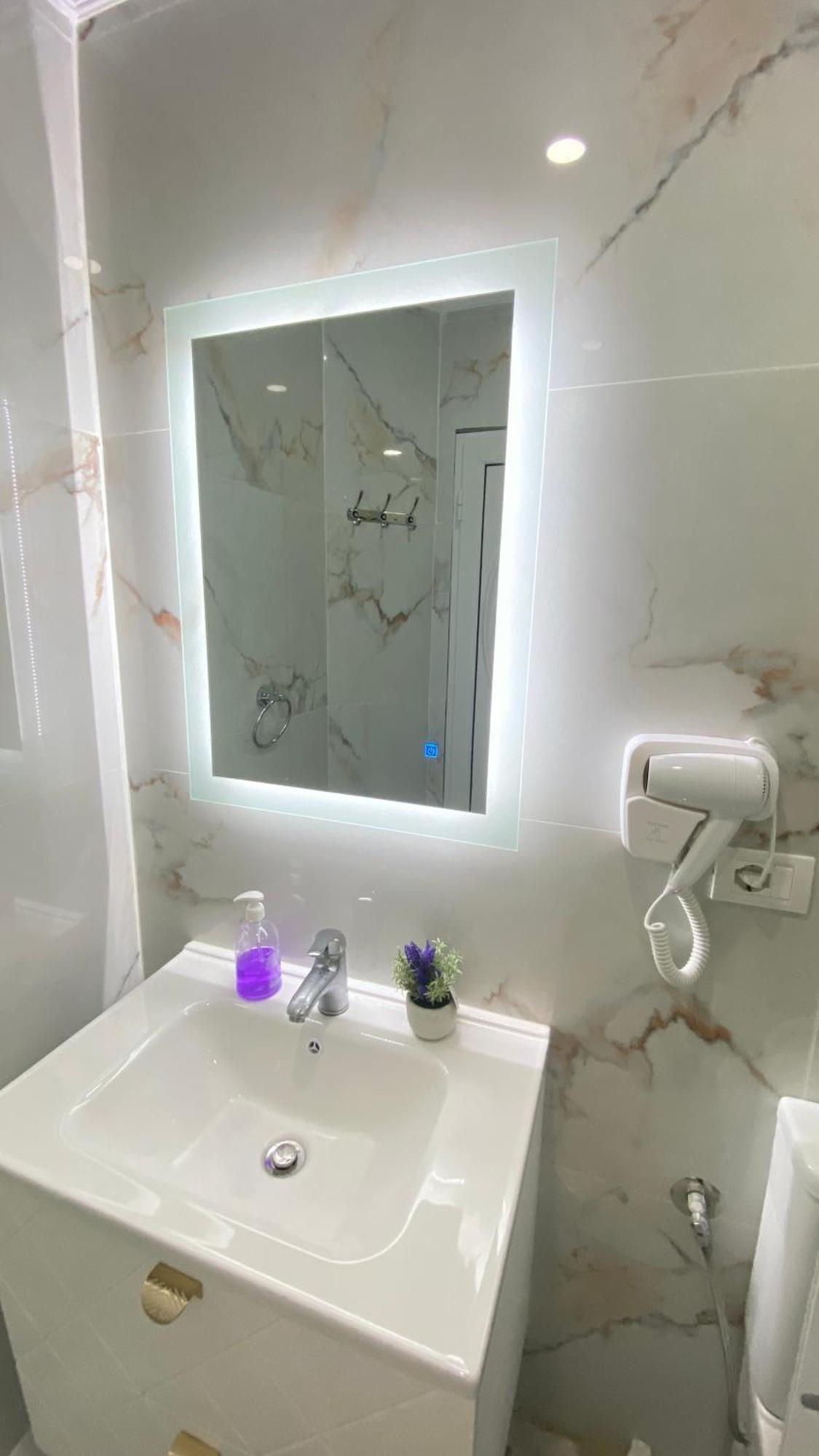 בראט Guest House Luli Strumi מראה חיצוני תמונה