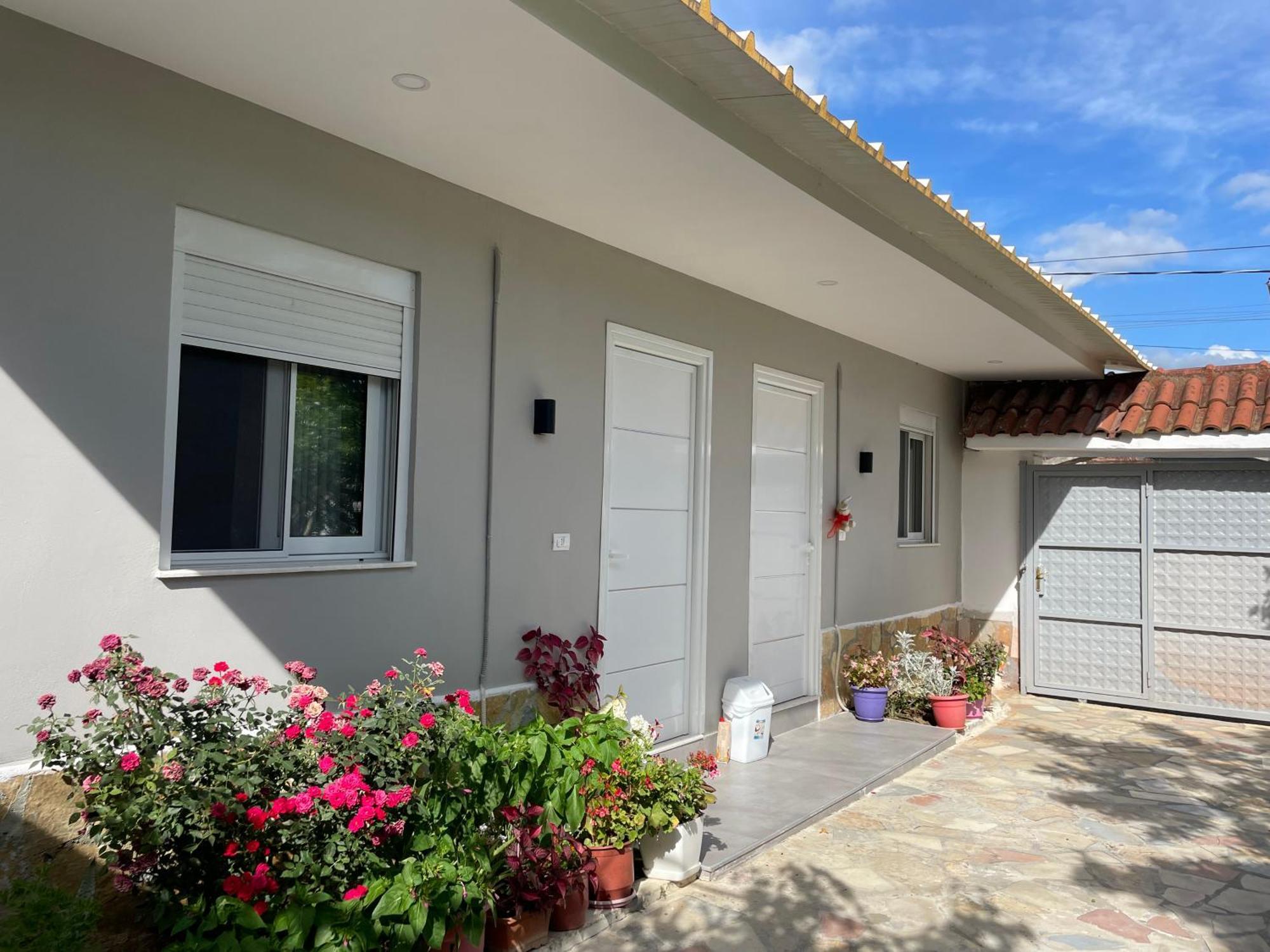 בראט Guest House Luli Strumi מראה חיצוני תמונה