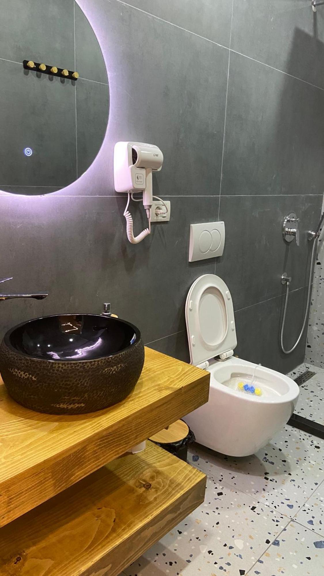 בראט Guest House Luli Strumi מראה חיצוני תמונה